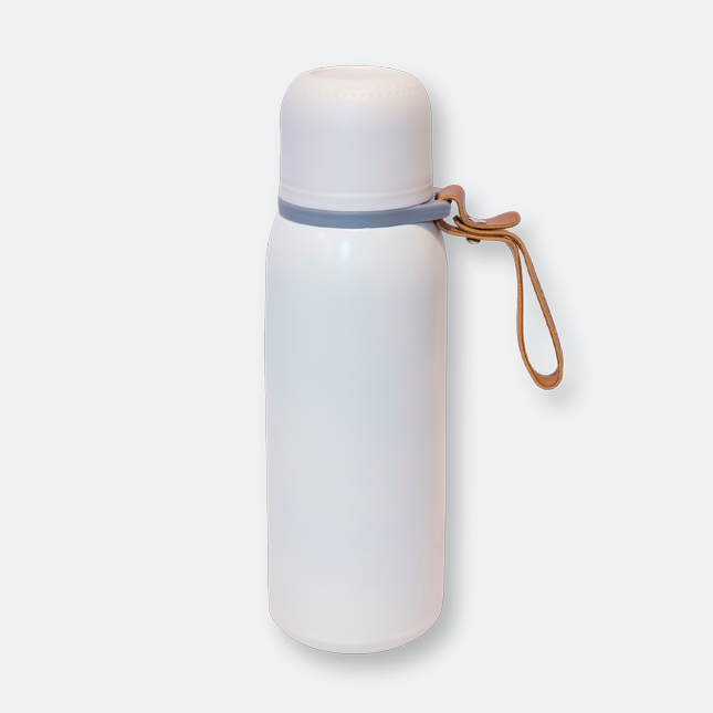 drimzy stainless steel bottle with white and black colour in vertical bottle shape