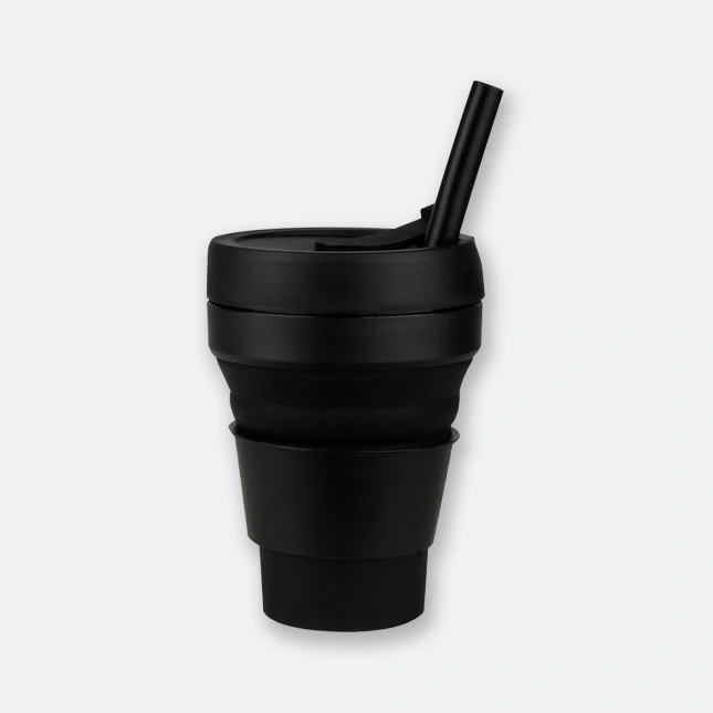 mayor collapsible cup in black with straw and foldable silicone body