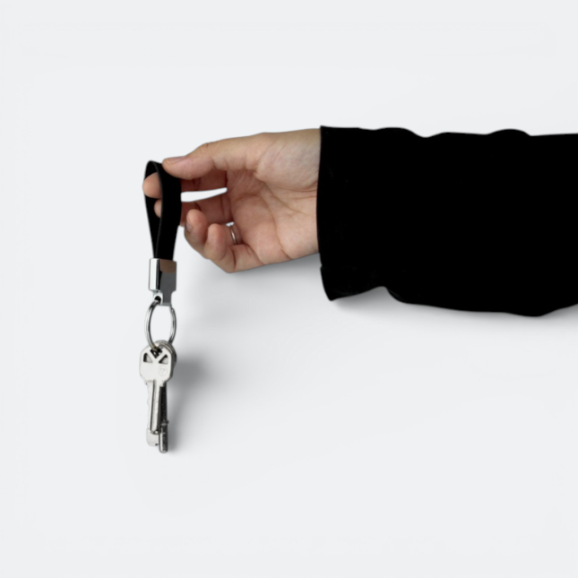 GIH3101_Picarro_Keychain_Hand_Show GIH3101 Picarro Metal Keychain