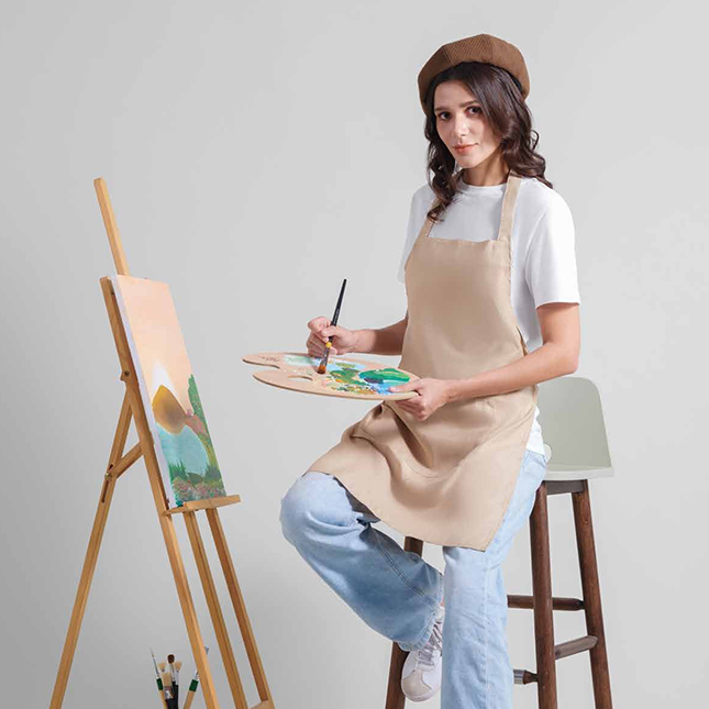 Ap04 unisex apron with 2 pockets worn by model
