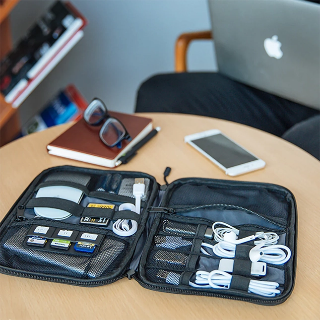 Gvg2503 hiroshi essential gadgets organizer with laptop view