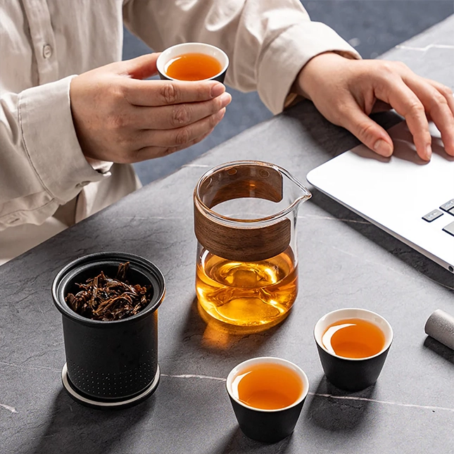 Gvg3659 portable ceramic & glass tea set in use