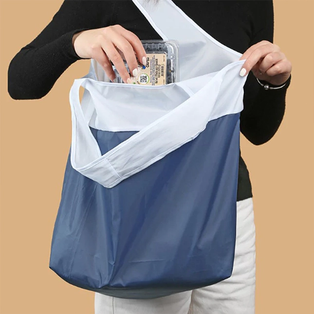 Gvg3663 rpet reusable shopping bag hand holding view