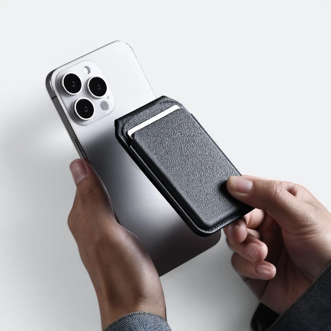 Gvg4365 solaris magnetic wallet stand hand holding view