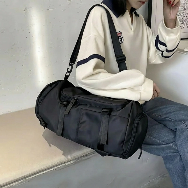 Gvg4775 aerodry sport duffel bag lifestyle view 2