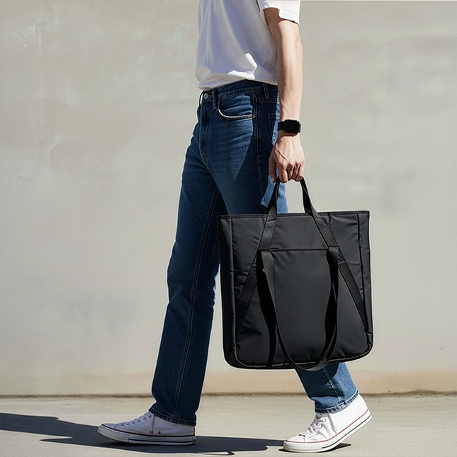 Gvg5058 solaris navro expandable tote bag walking view
