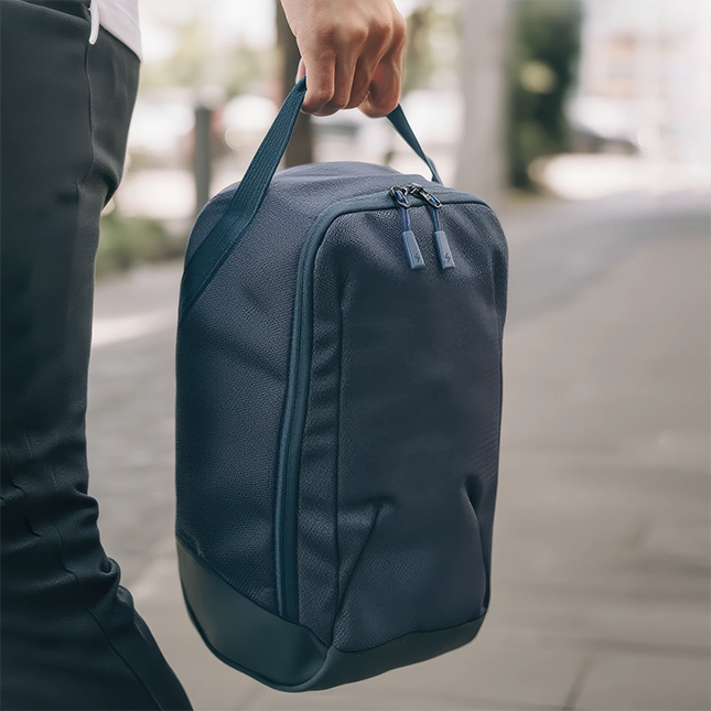Solaris atlas shoe bag in navy carried on the street