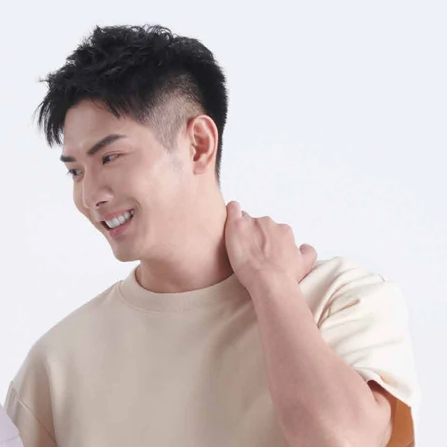 Ot03 oversized premium cotton basic t-shirt worn by model