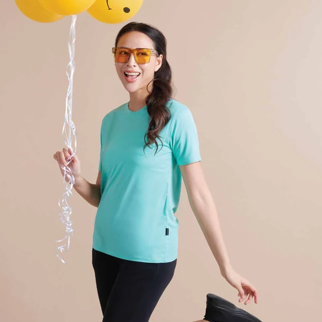 Qd66 quick dry antibac short sleeve basic t-shirt worn by model