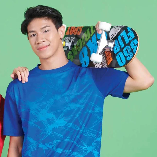 Qd85 quick dry sublimation t-shirt criss-cross brush worn by model