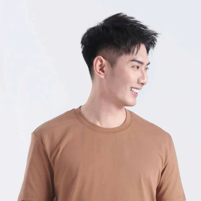 Rn71 combed cotton (210gsm) short sleeve basic t-shirt worn by model