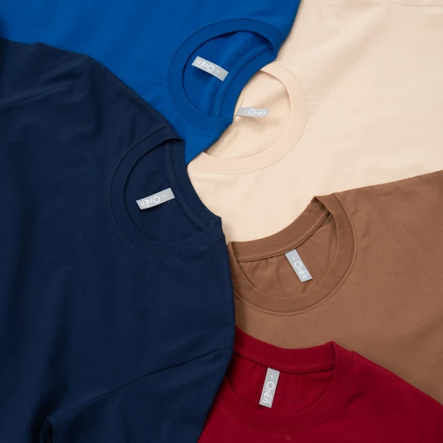 Rn71 combed cotton (210gsm) short sleeve basic t-shirt worn by model