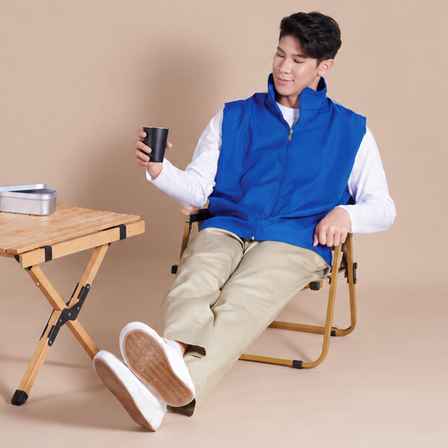 Vj06 full-zip sleeveless vest jacket worn by model