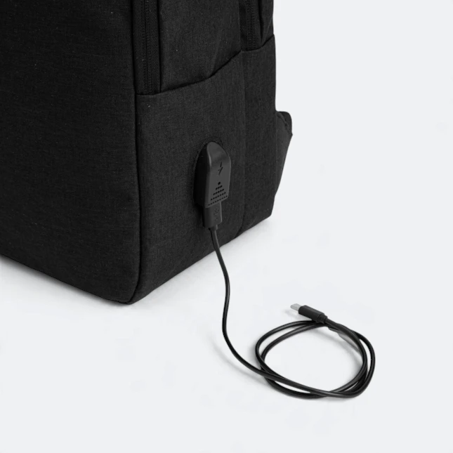 Gbm9018 nypo laptop backpack usb port view