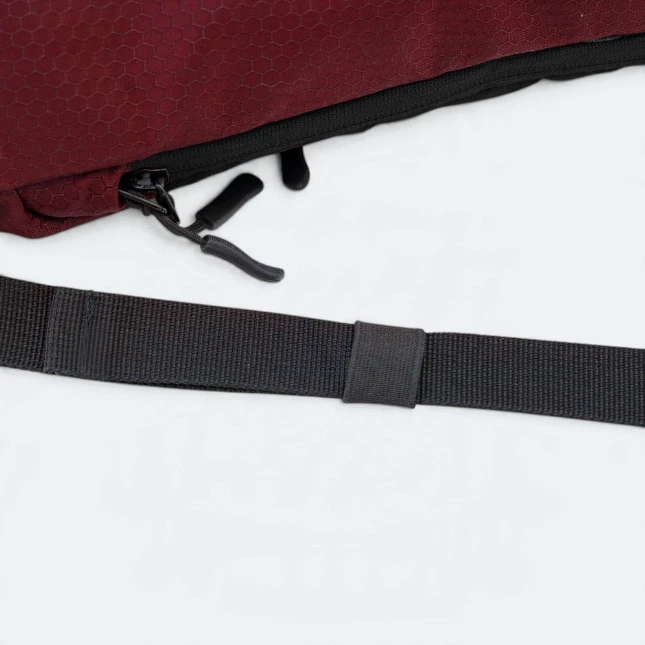 Gbm9019 plevo backpack red zip detail view