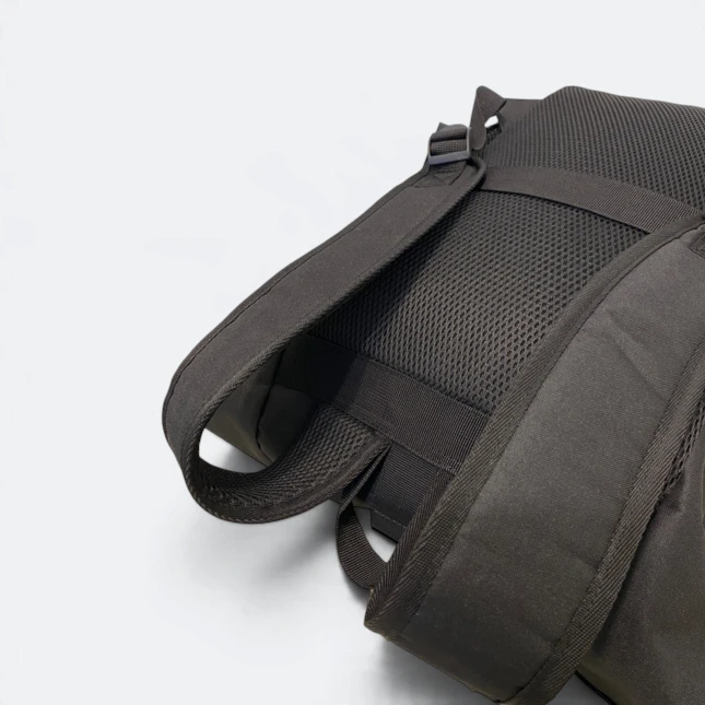 Gbm9037 rolto foldover laptop backpack shoulder strap view