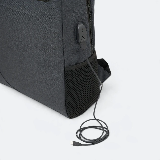 Gbm9038 mavro laptop backpack usb port view