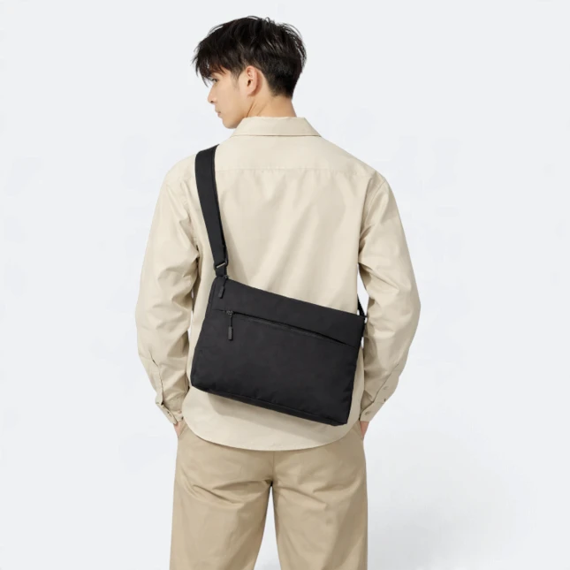 Gbm9049 tabla tablet sling bag lifestyle back view