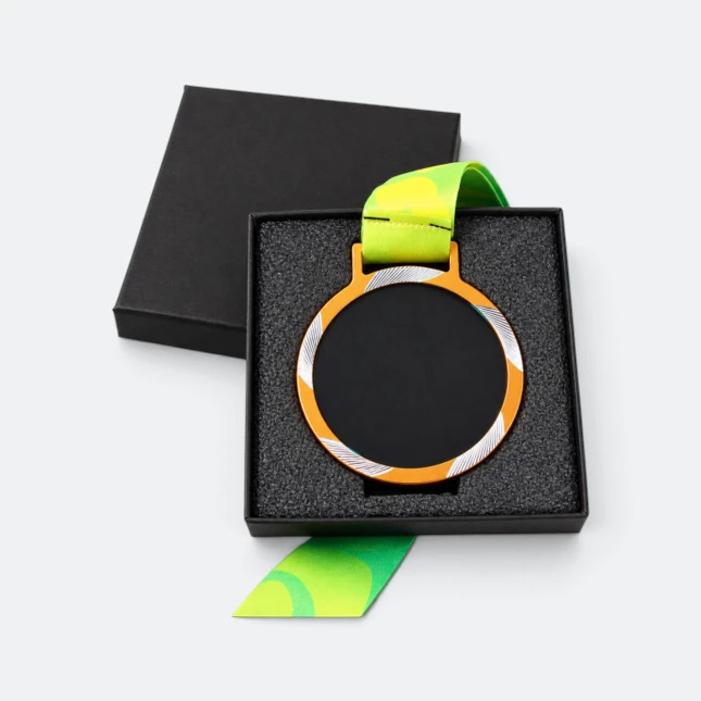 Gmg9353 glass insert aluminium medal in its gift box, corporate medal malaysia with custom logo printing