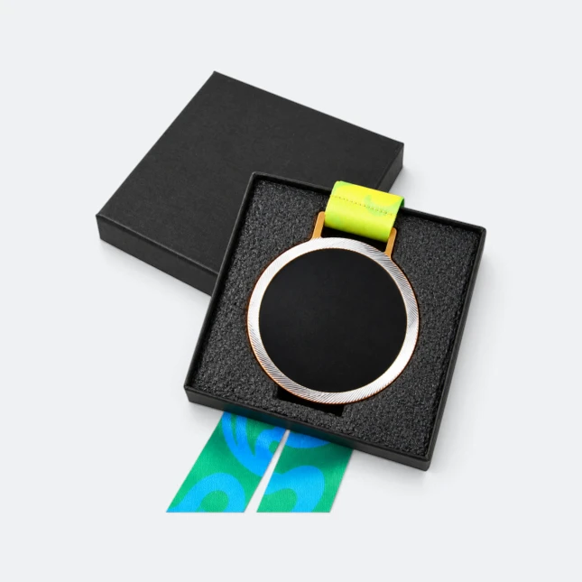 Gmg9354 glass insert aluminium medal (plain ring) in its gift box, corporate medal malaysia with custom logo printing