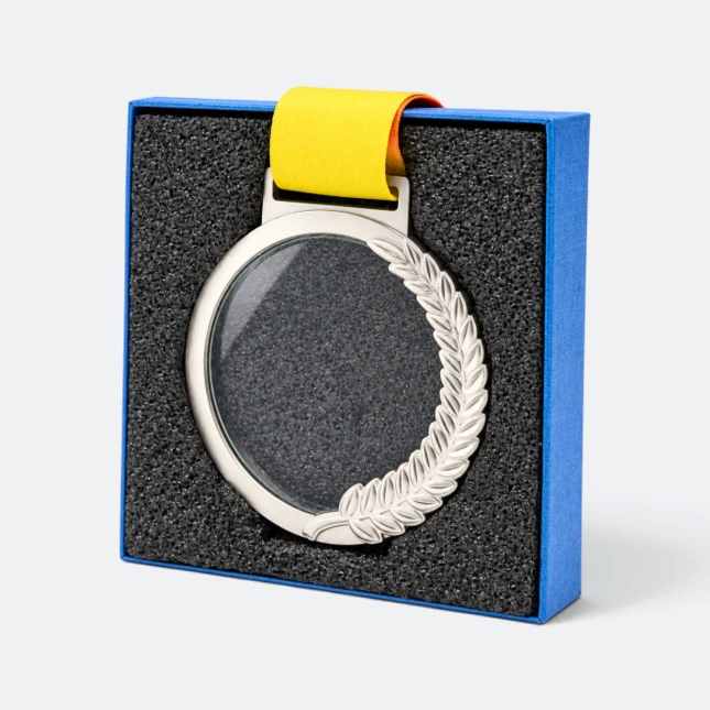 Gmg9355 laurel wreath glass aluminium medal in its gift box, corporate medal malaysia with custom logo printing